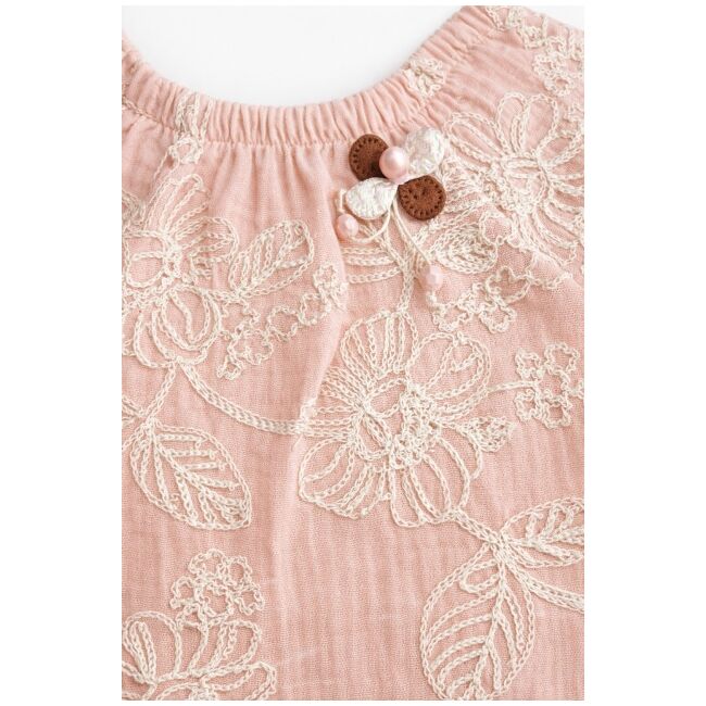 Set bebelusi fetita bluza roz cu broderie florala pantaloni scurti crem vara premium trpb0224