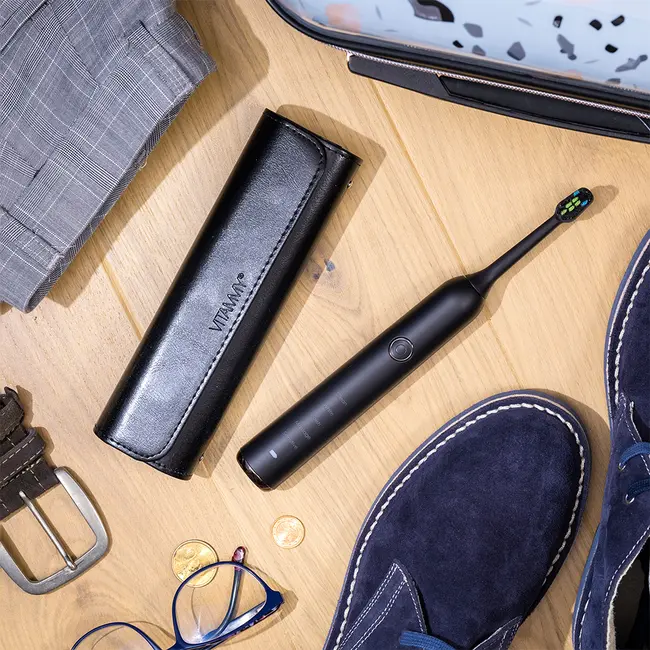 Husa de protectie Vitammy Case 3, din piele ecologica, dedicata periutelor de dinti electrice Vitammy: Aurum, Pearl+, Platinum, Symphony, Smils, Harmony, Splash, Dino, Negru BITvitammycase3negru