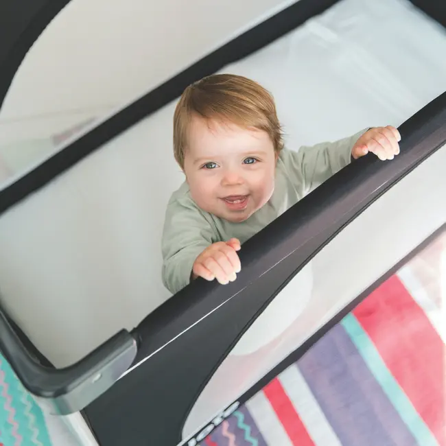 Joie - patut pliant cu 2 niveluri allura 120 cm, black ink bbbp1028kablk000