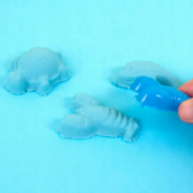 Nisip senzorial modelabil albastru deschis play sand 1 kg playbox pb2472018 - okepb2472018