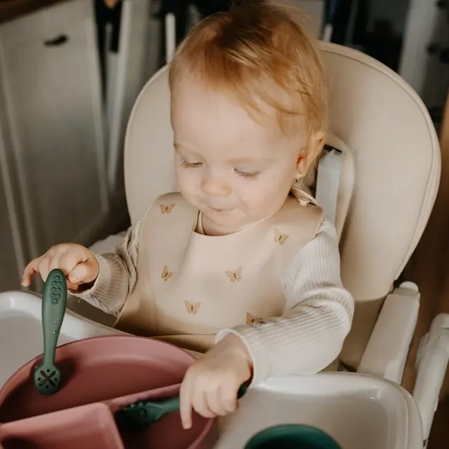 Baveta moale, Petite&Mars, Take&Match, Reglabila, Cu buzunar colector, Silicon, Fara BPA, 6 luni+, Bitter Cocoa, Maro BYN706768