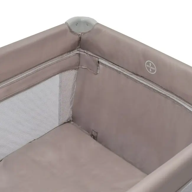 Patut pliant, Baby Mix, Cu doua nivele, Cu intrare laterala cu fermoar, 2 roti, 120 x 60 cm, Conform cu standardul european de securitate EN 716+AC:2019-07, Beige BYN57968