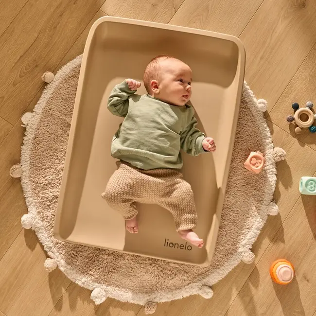 Saltea de infasat, Lionelo, Megs, Moale, Utilizabil si fara husa, Impermeabila, Design ergonomic, 70x49 cm, Fara BPA, Conform cu standardul de securitate EN71-3, 0 luni+, Gri BYNLO-MEGS_GREY_DOVE