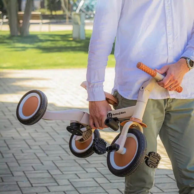 Tricicleta, Petite&Mars, Turbo, Editie limitata, 5 in 1, Multifunctionala, Vehicul de impins, Bicicleta cu/fara pedale, Cu maner de ghidaj, Detasabil, Roti din cauciuc, Pana la 25 kg, 1.5-5 ani, City Beat BYN613481