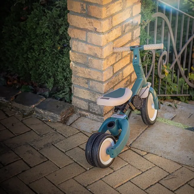 Tricicleta, Petite&Mars, Turbo, Editie limitata, 5 in 1, Multifunctionala, Vehicul de impins, Bicicleta cu/fara pedale, Cu maner de ghidaj, Detasabil, Roti din cauciuc, Pana la 25 kg, 1.5-5 ani, City Beat BYN613481