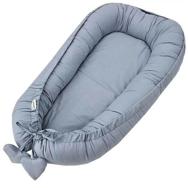 Cosulet bebelus,&nbsp;Feedo, Pentru dormit, joaca, protectie in patut, Baby Nest 90x60 cm, Din bumbac 100%, Design cu inimioare, Albastru BYN208215