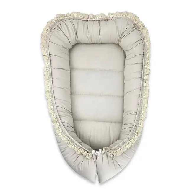 Cosulet bebelus, MimiNu, Premium, Pentru dormit, Baby Nest 55 x 75 cm, Cu Volanase si dantela, Husa 100% bumbac, Din bumbac certificat Oeko Tex Standard 100, Grey BYN6426972031400