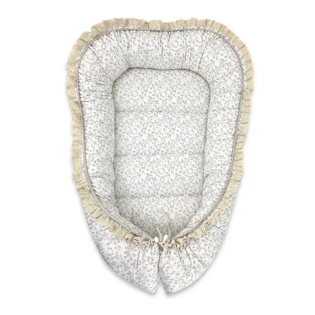 Cosulet bebelus, MimiNu, Premium, Pentru dormit, Baby Nest 55 x 75 cm, Cu Volanase si dantela, Husa 100% bumbac, Din bumbac certificat Oeko Tex Standard 100, Meadow BYN6426972031240