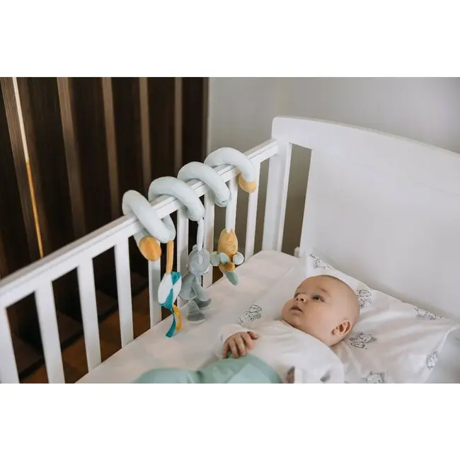 Jucarie pentru patut si carucior, Free2Play, Multifunctionala, Max the Bear, Dezvolta abilitati motorii si senzoriale, 0 luni+ BYN83518