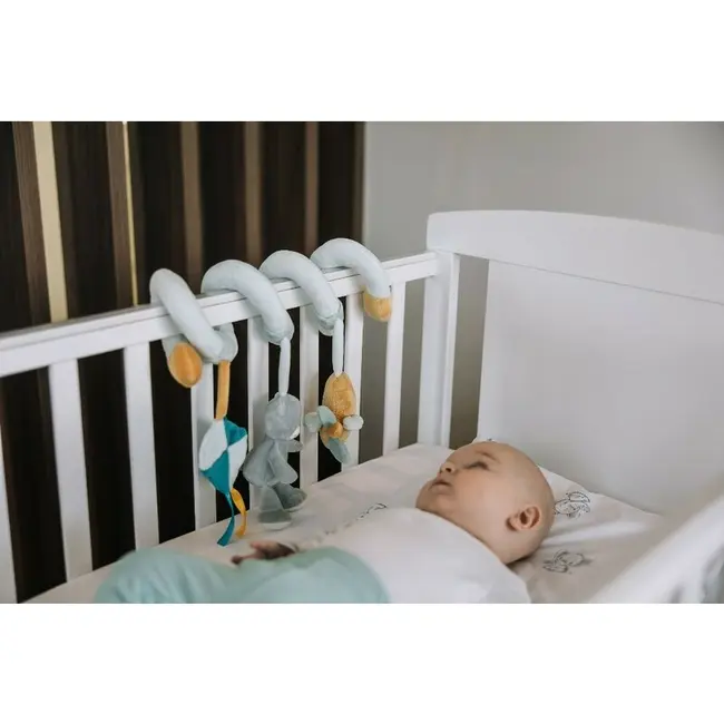 Jucarie pentru patut si carucior, Free2Play, Multifunctionala, Max the Bear, Dezvolta abilitati motorii si senzoriale, 0 luni+ BYN83518