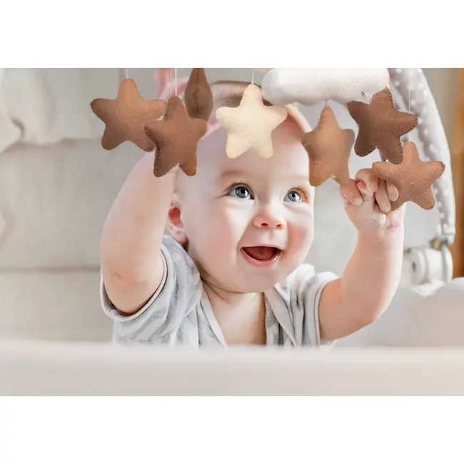 Neno Tedi &ndash; Carusel pentru pătuț cu suport de prindere JEMNEN-BAB-ZB002