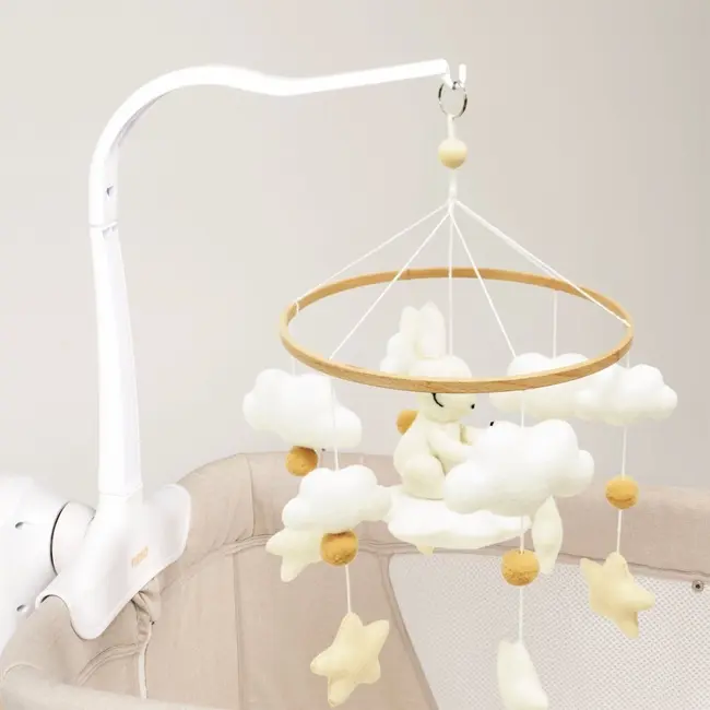 Neno Bani &ndash; carusel pentru pătuț cu suport de prindere JEMNEN-BAB-ZB008