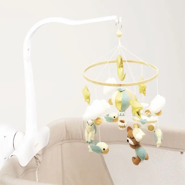 Neno Gino &ndash; carusel pentru pătuț cu suport de prindere JEMNEN-BAB-ZB006