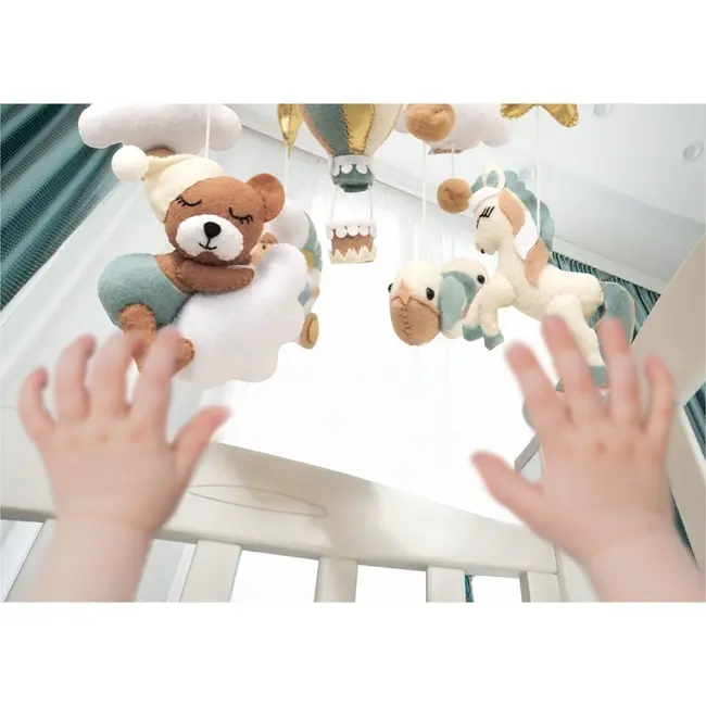 Neno Gino &ndash; carusel pentru pătuț cu suport de prindere JEMNEN-BAB-ZB006