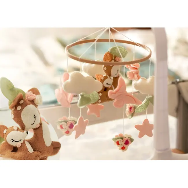 Neno Rosi &ndash; carusel pentru pătuț cu braț de prindere JEMNEN-BAB-ZB009