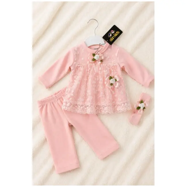 Costumas cu danteluta pentru bebelusi si pantalonasi bp3-7