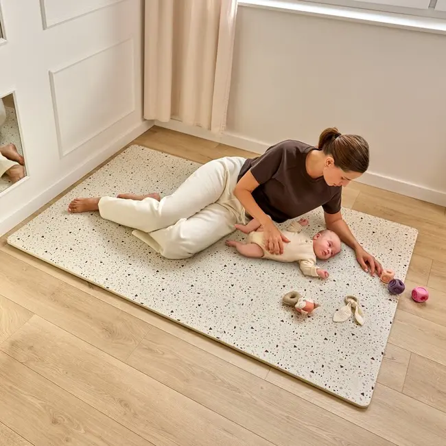 Covoras educativ, Lionelo, Yoka, Din spuma XPE non-toxica, Tip puzzle, 6 piese, Cu doua fete, Suprafata antiderapanta, 173x116 cm, Grosime 1.5 cm, Bej BYNLO-YOKA