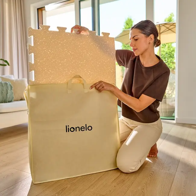 Covoras educativ, Lionelo, Yoka, Din spuma XPE non-toxica, Tip puzzle, 6 piese, Cu doua fete, Suprafata antiderapanta, 173x116 cm, Grosime 1.5 cm, Bej BYNLO-YOKA