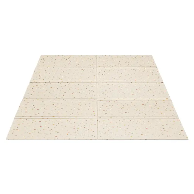 Covoras educativ, Lionelo, Zora, Din spuma XPE non-toxica, Cu doua fete, Suprafata antiderapanta, Dimensiune mare, 180x200 cm, Grosime 1.5 cm, Pliabil, Include geanta pentru transport, Bej BYNLO-ZORA