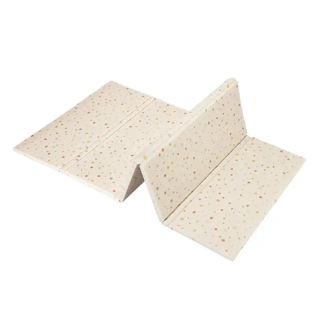 Covoras educativ, Lionelo, Zora, Din spuma XPE non-toxica, Cu doua fete, Suprafata antiderapanta, Dimensiune mare, 180x200 cm, Grosime 1.5 cm, Pliabil, Include geanta pentru transport, Bej BYNLO-ZORA