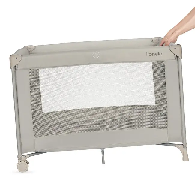 Patut pliant, Lionelo, Amelie, Cu intrare laterala, 100.5&times;70.5 cm, Include salteluta, roti, geanta pentru transport, Constructie usoara- 7 kg, Cadru stabil din otel, Bej BYNLO-AMELIE_BEIGE_SAND