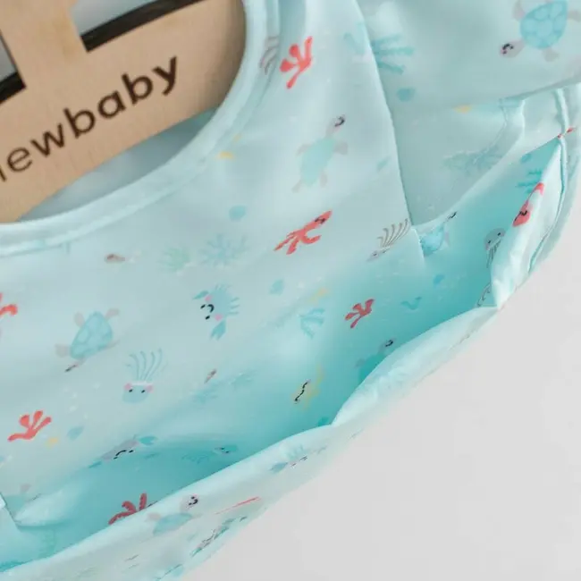 Baveta cu buzunar si volane, New Baby, 35x27 cm, Sea BYN50136