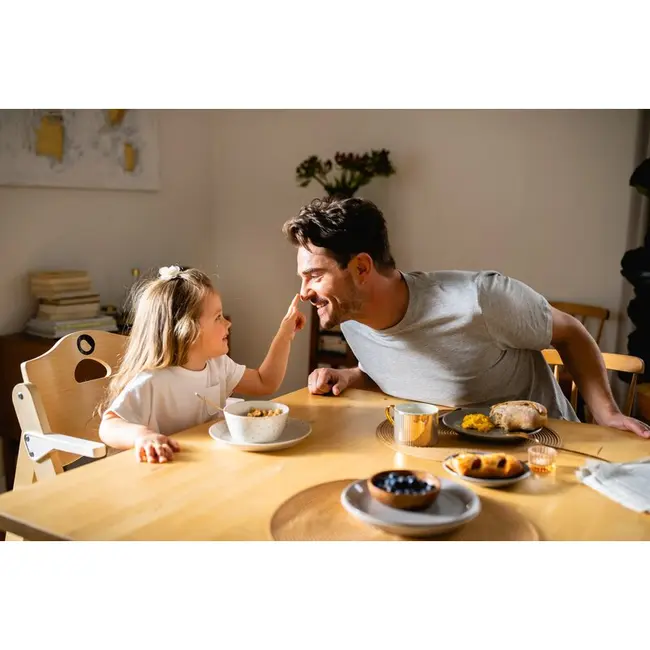 Scaun de masa, Lionelo, Floris, 3 in 1, Din Lemn, Transformabil, Reglabil pe inaltime in 4 pozitii, Suport picioare- 4 pozitii, 6 luni- 12 ani, Sustine 40 kg, Bej BYNLO-FLORIS_BEIGE_NATURAL