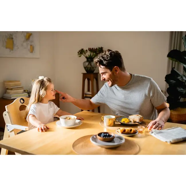 Scaun de masa, Lionelo, Floris, 3 in 1, Din Lemn, Transformabil, Reglabil pe inaltime in 4 pozitii, Suport picioare- 4 pozitii, 6 luni- 12 ani, Sustine 40 kg, Bej BYNLO-FLORIS_BEIGE_NATURAL