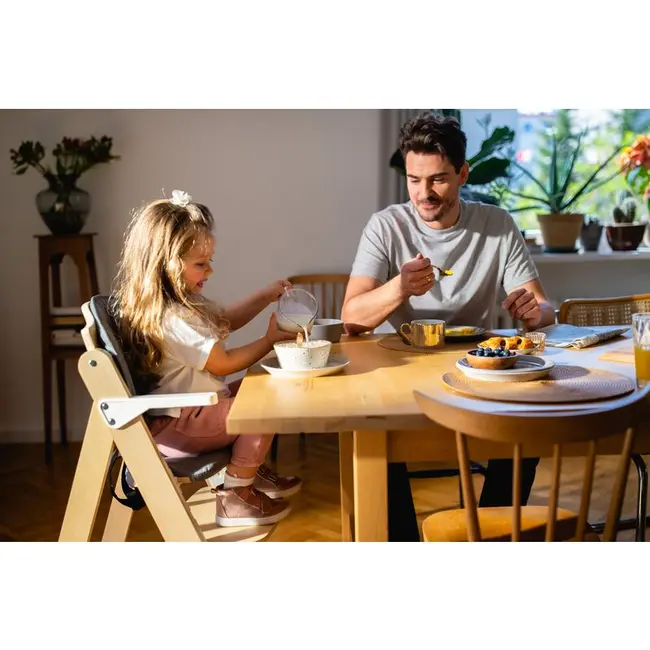 Scaun de masa, Lionelo, Floris, 3 in 1, Din Lemn, Transformabil, Reglabil pe inaltime in 4 pozitii, Suport picioare- 4 pozitii, 6 luni- 12 ani, Sustine 40 kg, Bej BYNLO-FLORIS_BEIGE_NATURAL