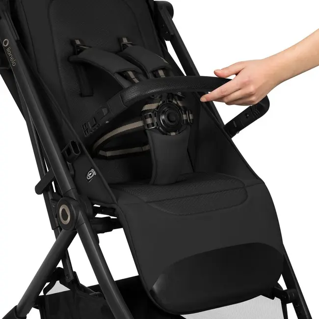 Carucior sport, Lionelo, Tansi, Pliere automata, Ultracompact, Manevrare cu o mana, Roti cu tehnologie GravelTech, Spatar si suport picioare reglabile, 6-48 luni, Sustine 22 kg, Negru BYNLO-TANSI_BLACK_ONYX