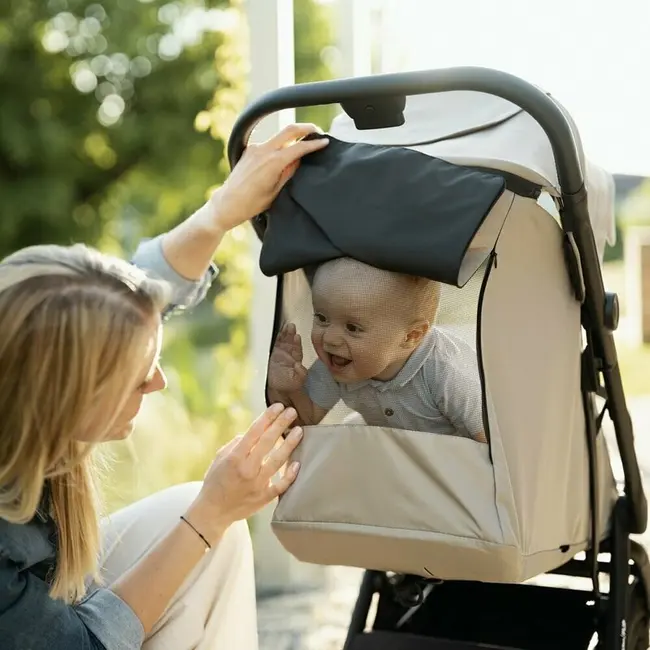 Carucior sport, Petite&Mars, Flip, Pliere compacta cu o mana, Spatar reglabil pana la pozitie de somn, Suport picioare reglabil, Copertina extensibila cu protectie UPF50+, Pana la 22 kg, 0 luni+, Bej BYN670733