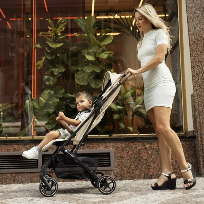 Carucior sport, Petite&Mars, Fly, Pliere compacta, Spatar reglabil pana la pozitie de somn, Suport picioare reglabil, Copertina extensibila cu protectie UPF40+, Suport pahar inclus, Pana la 22 kg, 0 luni+, Verde BYN554841