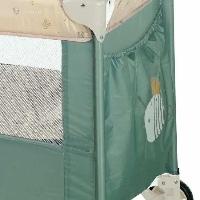 Patut pliant, Jane, Duo Level, Cu roti, Cu arcada cu jucarii, Geanta de transport, Cu doua nivele, Conform standardelor europene EN 716-1:2017+AC:2019EN 16890:2017 + A1:2021, Mist BYN8420421092989