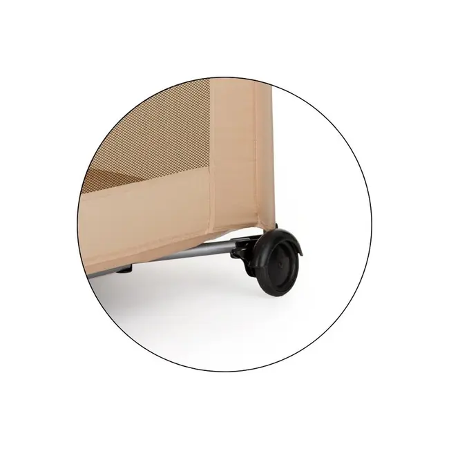 Patut pliant, Petite&Mars, Nyja, 120 x 60 cm, Cu roti, Functie de tarc, Pliere compacta, Include geanta de transport, Intrare laterala cu fermoar, Pereti din plasa, Pana la 15 kg, 0-30 luni, Maro BYN923485