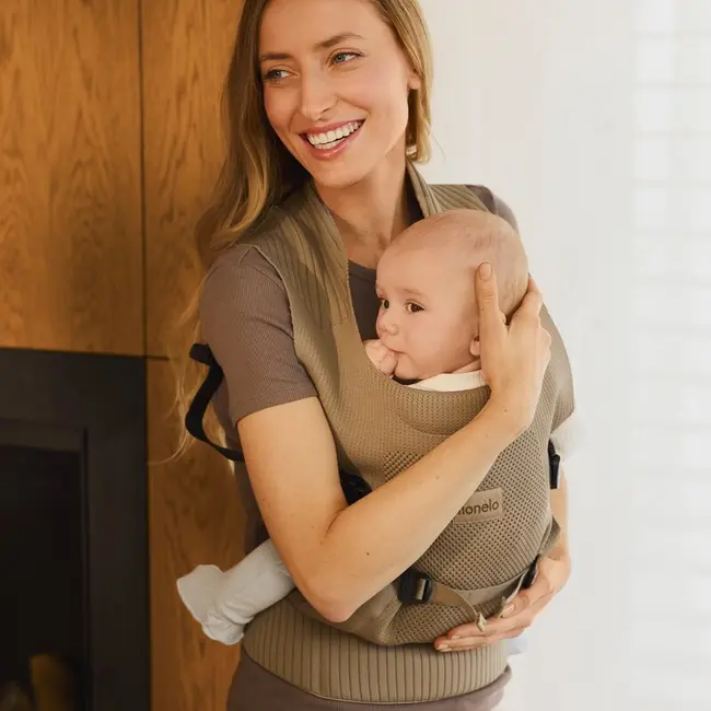 Marsupiu bebe, Lionelo, Mabel, Ergonomic, Pozitia M-broscuta, De la 4 luni pana la 15 Kg, Amplasare cu fata sau cu spatele spre parinte, Material respirabil, Bej BYNLO-MABEL_BEIGE_TAUPE