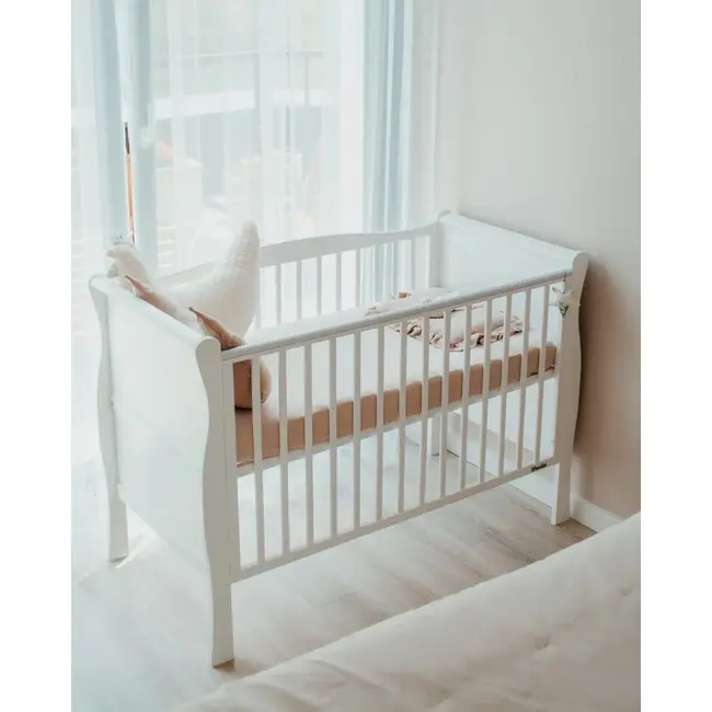 Patut Din Lemn Pentru Bebe, Inaltime Saltea Reglabila, Noble Alb 120x60 Cm Pjbnoble_cot_white