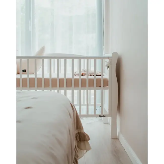 Patut Din Lemn Pentru Bebe, Inaltime Saltea Reglabila, Noble Alb 120x60 Cm Pjbnoble_cot_white