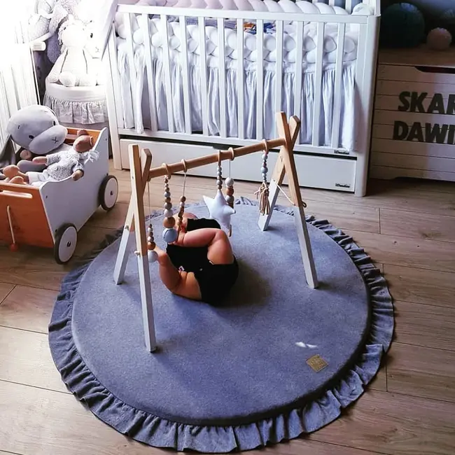 Saltea Rotunda Pentru Joaca Din Spuma, Catifea Blue Cu Volanas, Diametru 100 Cm Pjbmata023