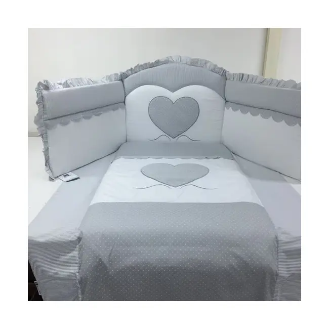 Set Lenjerie De Lux Din Bumbac Cu Broderie, Protectie Laterala, Pilota, Pentru Pat Bebelusi, Cuore Di Mamma Gri, Italia Pjblenj_cuore_grey