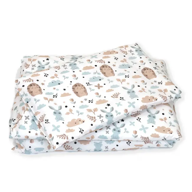 Set Lenjerie Din Bumbac Cu Protectie Laterala Pentru Pat Bebe 120 X 60 Cm, Iepuras Blue, Amy Pjb69679