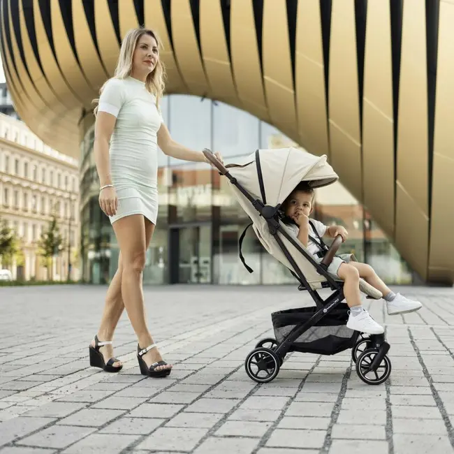 Carucior sport, Petite&Mars, Fly, Pliere compacta, Spatar reglabil pana la pozitie de somn, Suport picioare reglabil, Copertina extensibila cu protectie UPF40+, Suport pahar inclus, Pana la 22 kg, 0 luni+, Bej BYN554763