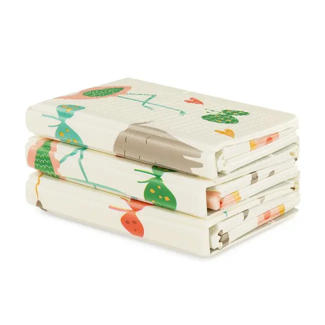 Covoras educativ, Petite&Mars, Campy L, Din spuma XPE non-toxica, Cu doua fete, Suprafata antiderapanta, 130x200 cm, Pliabil compact 40&times;32&times;21 cm, Model animalute si forme geometrice BYN434076