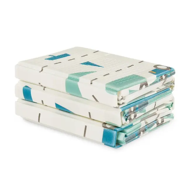 Covoras educativ, Petite&Mars, Campy L, Din spuma XPE non-toxica, Cu doua fete, Suprafata antiderapanta, 130x200 cm, Pliabil compact 40&times;32&times;21 cm, Model masini si forme geometrice BYN434073
