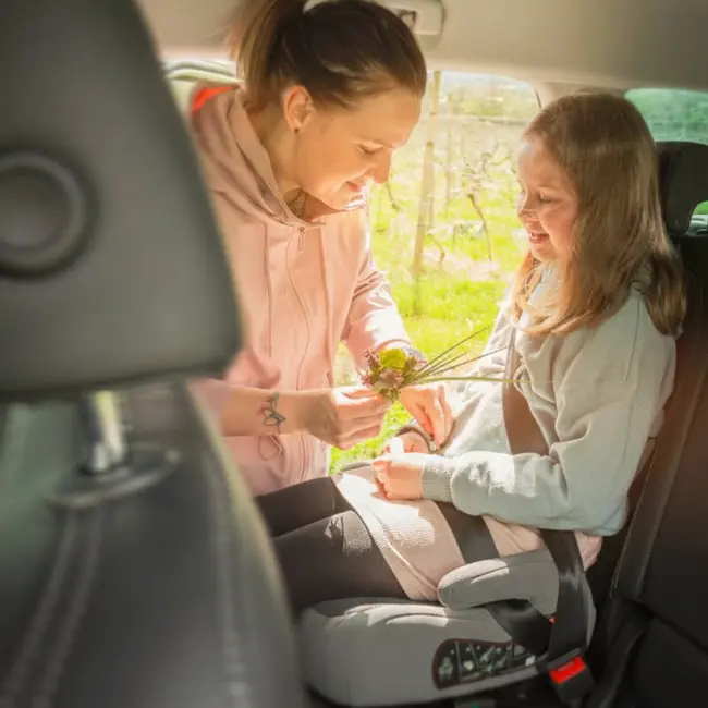 Inaltator auto, Petite&Mars, Optimus Pro, I-size, 125- 150 cm, 22-36 kg, Cu isofix, Forma ergonomica, Husa detasabila, Negru BYN647495