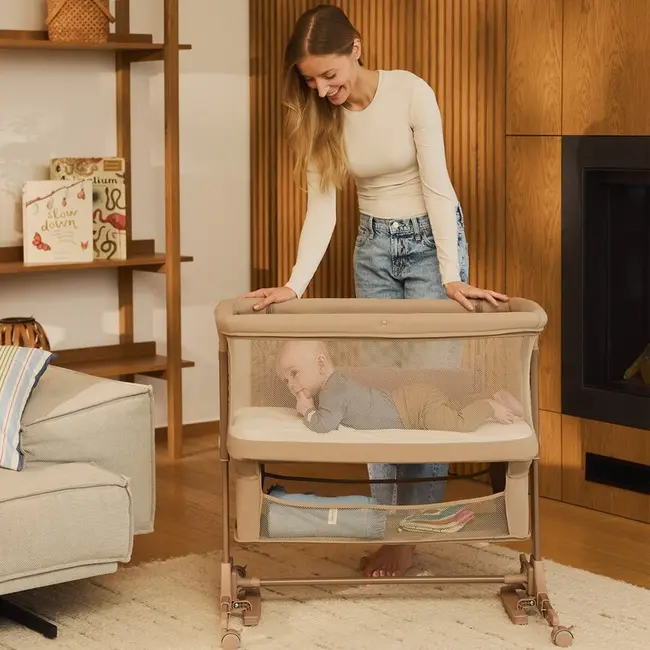 Patut co-sleeper, Lionelo, Jodie, Multifunctional, Reglabil in 6 pozitii pe inaltime, Saltea cu densitate T25, Functie de leganare, Cu plasa de tantari, Buzunar depozitare, Geanta transport, 84x48x70-80 cm, Bej BYNLO-JODIE_BEIGE_CREAM