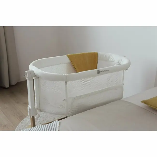 Patut co-sleeper, Petite&Mars, Glory, 2 in 1, Cu leganare, Cu ajustare pe inaltime in 5 pozitii, Cu saltea, Pliabil, Geanta de transport inclusa,0 luni+, Greutate suportata: 9 kg, Bej BYN926587