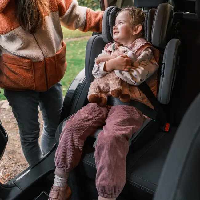 Scaun auto, Petite&Mars, Flex Pro i-Size, Orientare in directia sensului de mers, Tetiera reglabila in 8 pozitii, cu Isofix, Pliabil, R129, 100-150 cm, 3-12 ani, Gri BYN649681