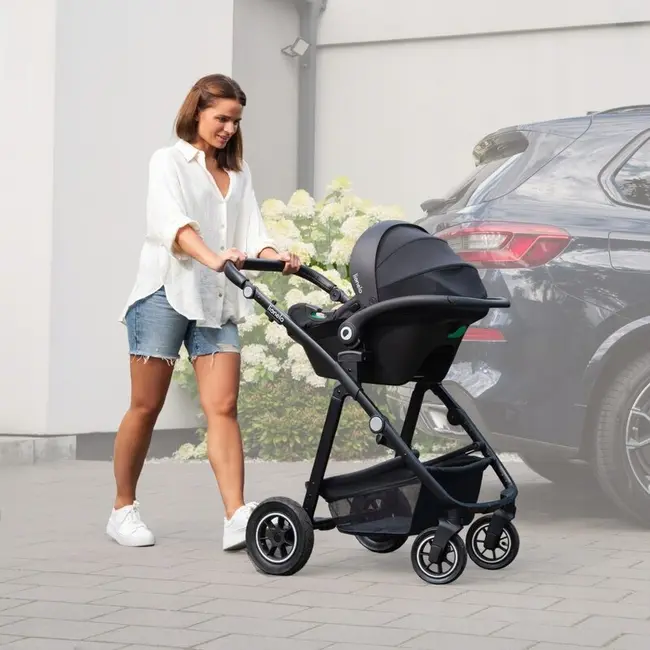 Scoica auto, Lionelo, i-Size Astrid, 0-13 Kg, 40-87 cm, Cu salteluta, Testat ADAC, Conform cu standardul european de securitate R129, Negru Onyx BYNLO-ASTRID_I-SIZE_BLACK_ONYX