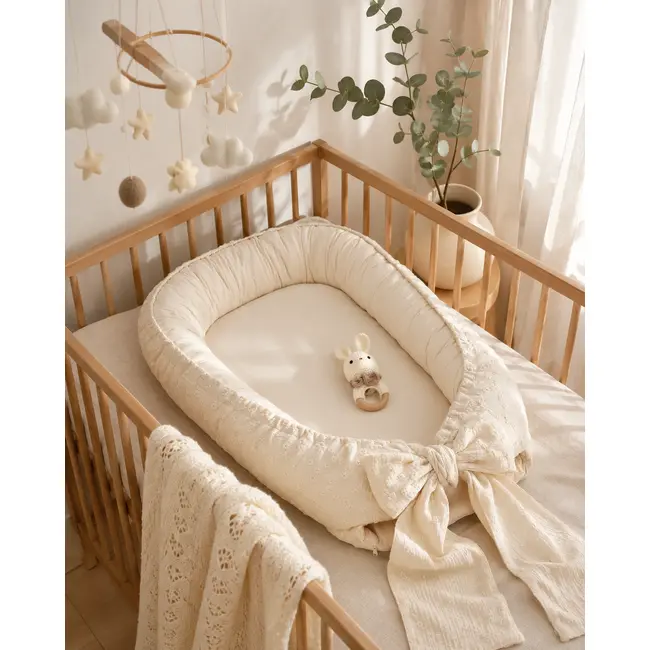 Babynest Premium Brodat Lilly Cu Funda ,   Bumbac Natural 100%, Saltea Detasabila, Handmade Polonia   De La Nastere La 9 Luni Pjbghda