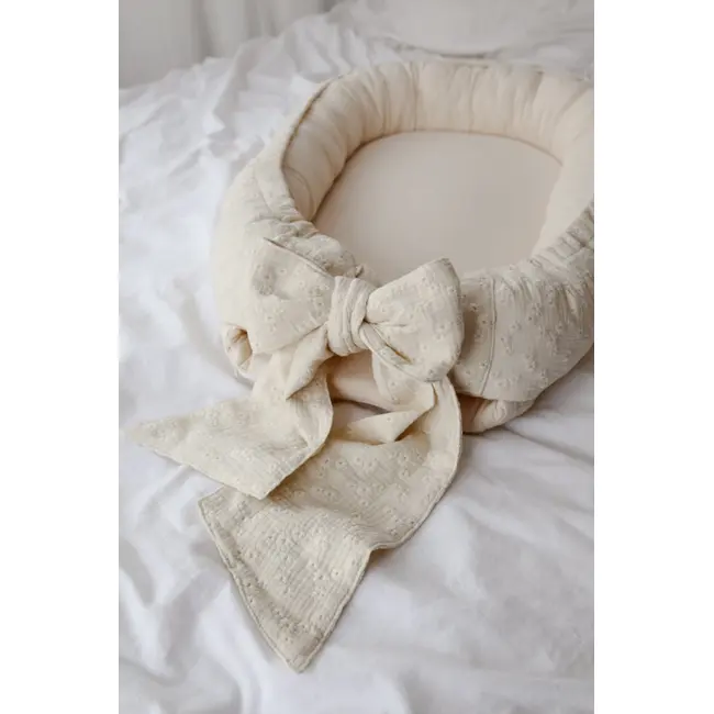 Babynest Premium Brodat Lilly Cu Funda ,   Bumbac Natural 100%, Saltea Detasabila, Handmade Polonia   De La Nastere La 9 Luni Pjbghda